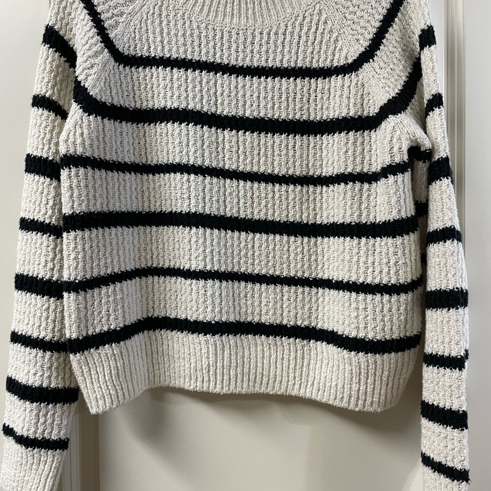Vince stripped sweater black and white, medium